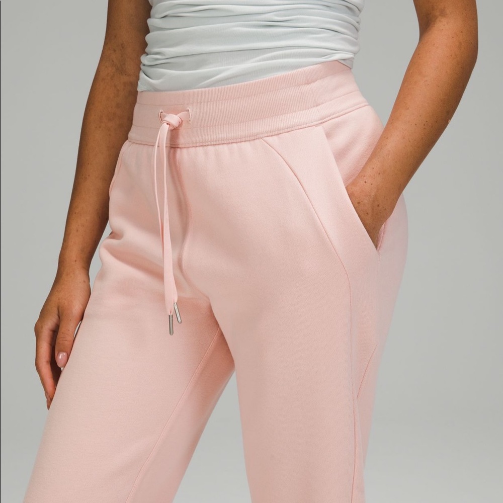 {SOLD} Lululemon Scuba high rise jogger
